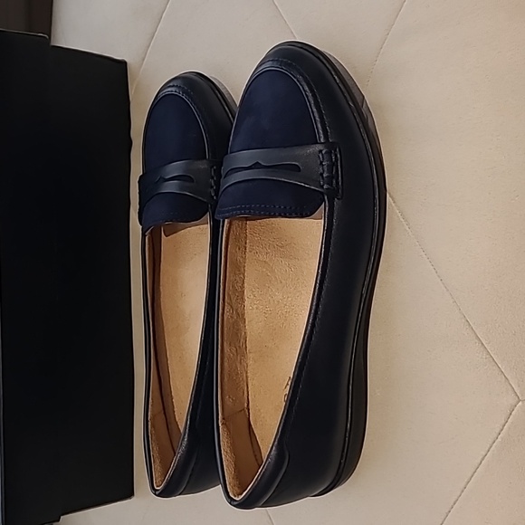 NWT Naturalizer Finley loafer. Navy, size 6.5 - Picture 3 of 8